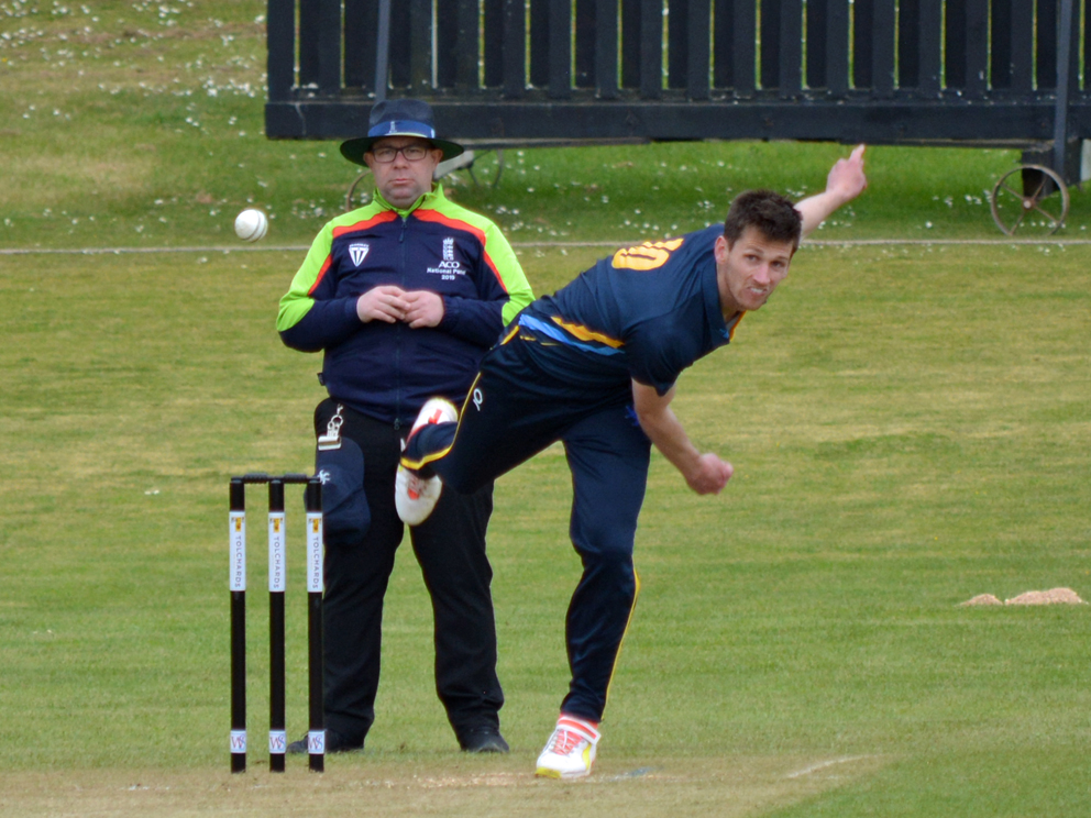 Devon debutant Seb Ansley, who bowled a rare maiden over in the game against Dorset<br>credit: Conrad Sutcliffe – no re-use without consent