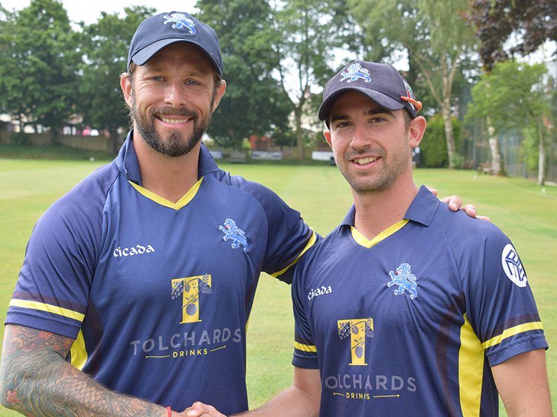 Welcome aboard! Peter Trego (left) is greeted by Devon captain and former Somerset team-mate Alex Barrow before the game against Wiltshire at Warminster<br>credit: Conrad Sutcliffe