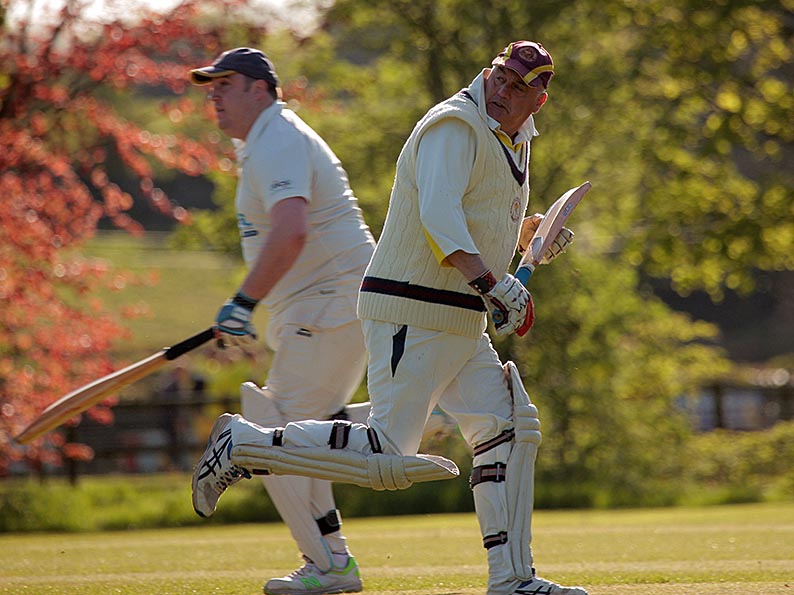 The Dents - Stuart and Jack - jog a run for Plymouth CS&R in their defeat at Ipplepen<br>credit: Al Stewart