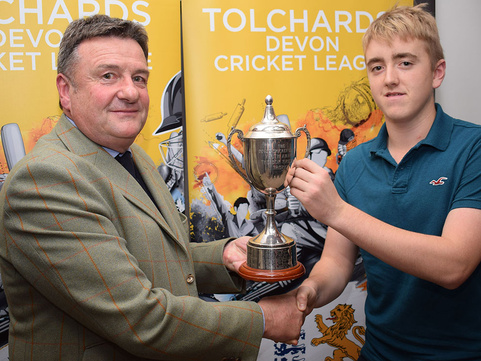 Jim Mardell (Tolchards) hands the Bob Bridges Trophy to young player of the year Sam Read<br>credit: Conrad Sutcliffe 