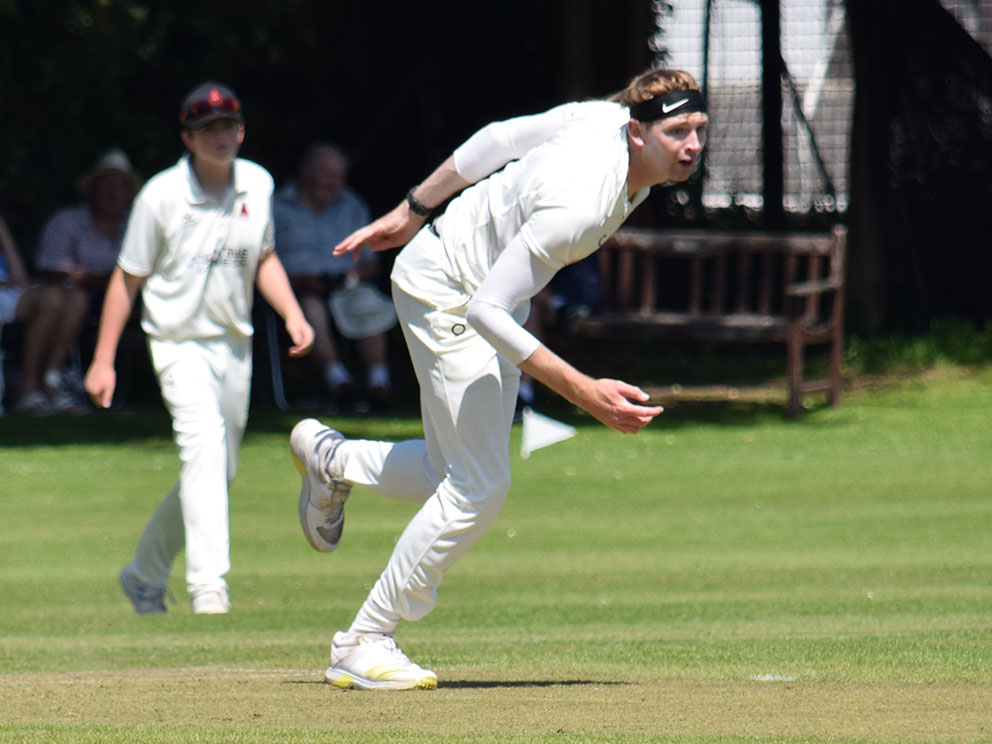 Seamer Sean Kirk – in for Paignton against Sidmouth as a replacement for George Benton<br>credit: Conrad Sutcliffe - no re-use without copyright holder's consent