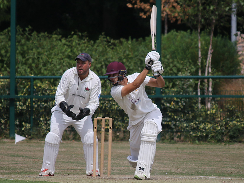 Exmouth keeper Sandy Allen looks on in awe as Exeter's Ben Green drives through the covers<br>credit: Gerry Hunt