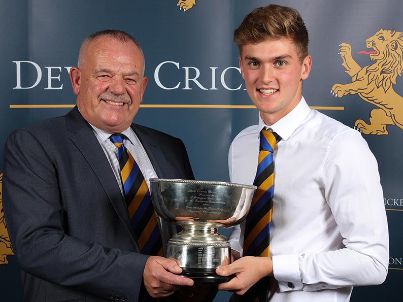 Tom Lammonby (right) receives the Buller Bowl awarded to Devon' s young player of the year from county youth chairman Jim Parker<br>credit: Tom Sandberg/www.ppauk.com