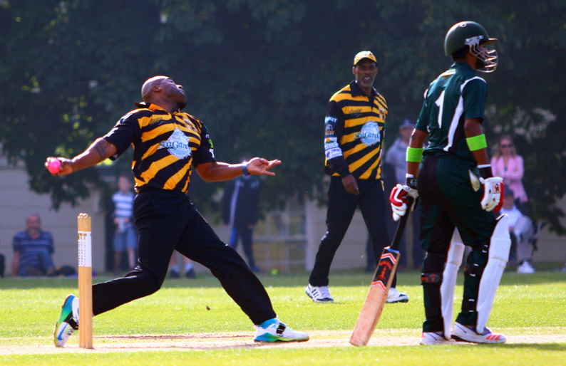 Tino Best runs in to bowl against Plymouth