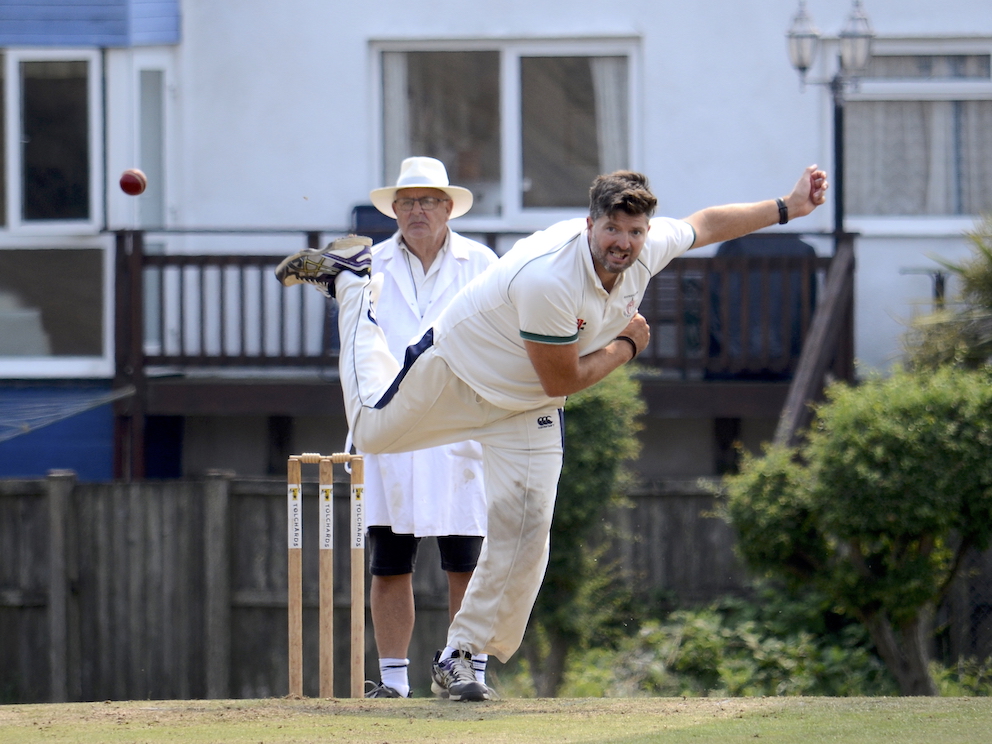 Luke Westacott keeping it tight with the ball for Hatherleigh at Babbacombe