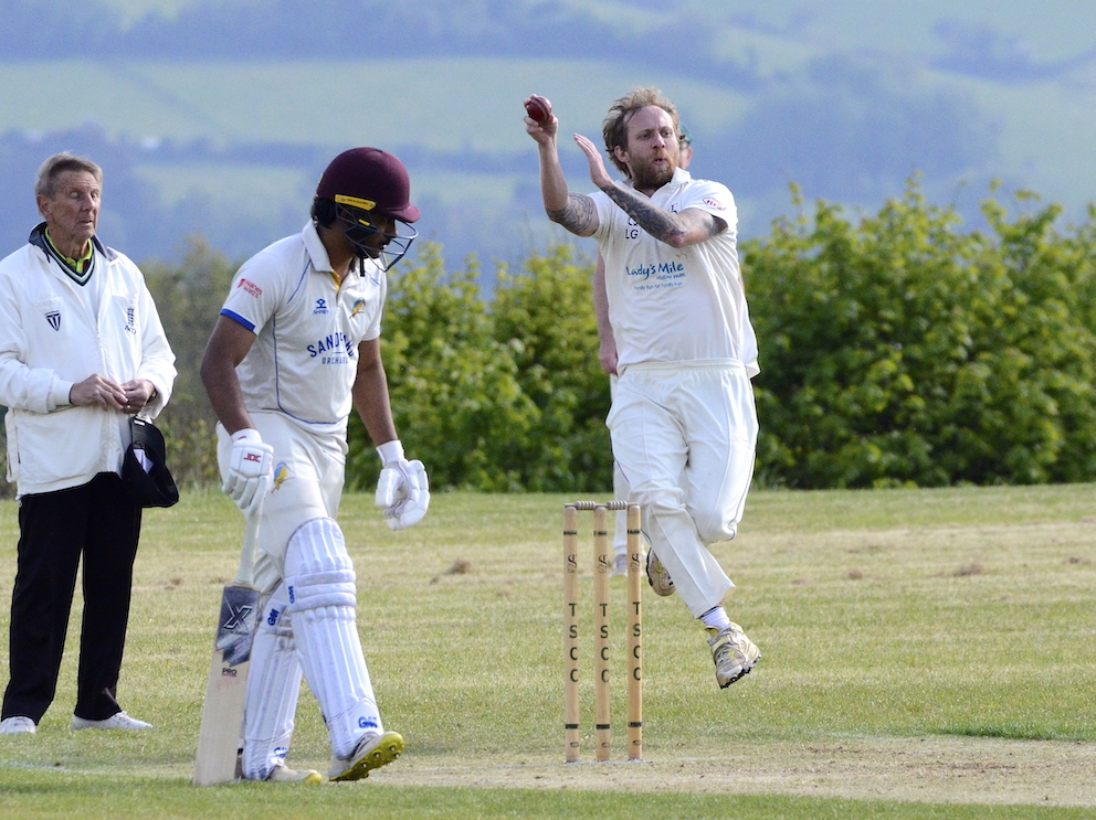 Teignmouth & Shaldon's Liam Gardner springs into his delivery stride