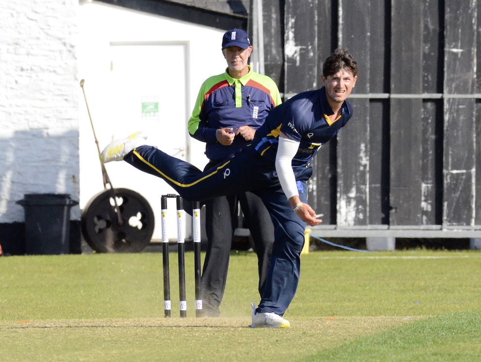 Ben Privett giving it everything he's got during the last-over drama at Instow