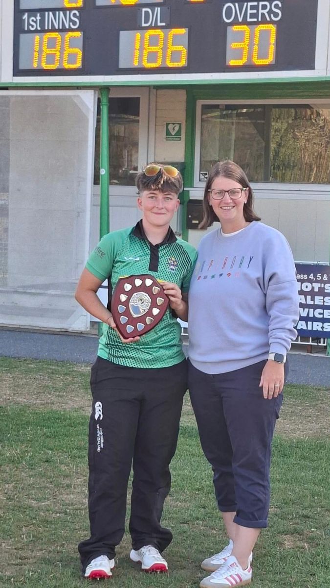 Bovey Tracey Captain Libby Hooper receiving the Division 3 Shield from Becky Harris <br>credit: DWCL 