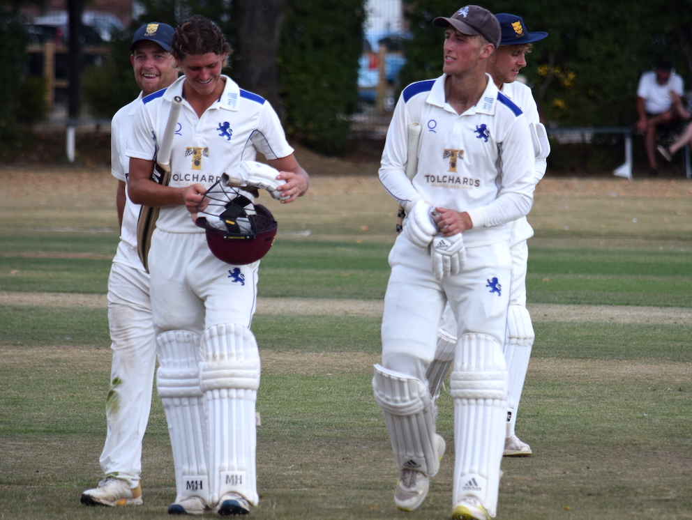 Elliot Hamilton (left) and James Horler make their way off for tea<br>credit: Conrad Sutcliffe - no re-use without copyright owner's consent Elliot Hamilton (left) and James Horler make their way off for tea<br>credit: Conrad Sutcliffe - no re-use without copyright owner's consent