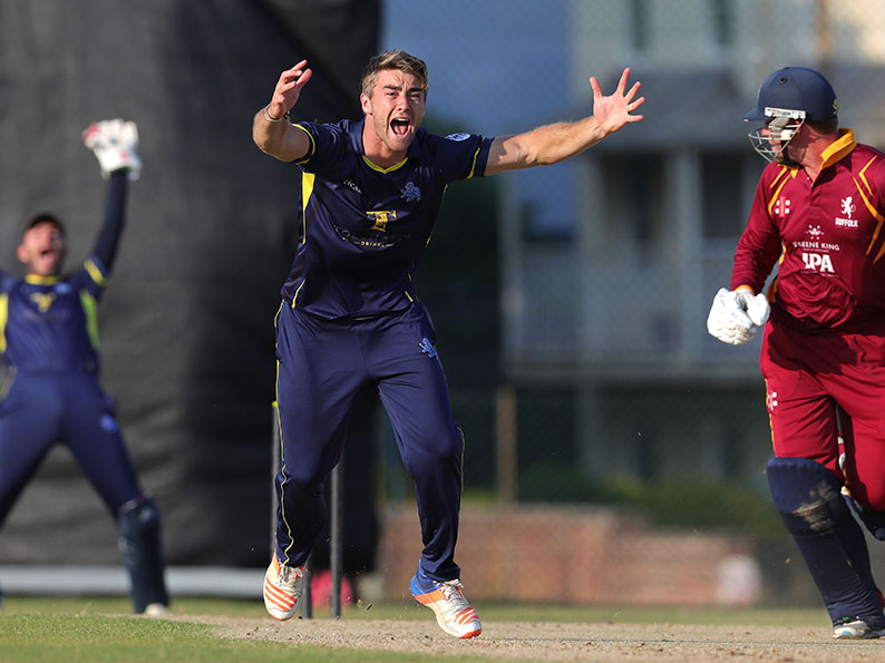 Zak Bess and Matt Thompson appeal for a wicket in the game against Suffolk<br>credit: www.ppauk.com/photo/2001909/