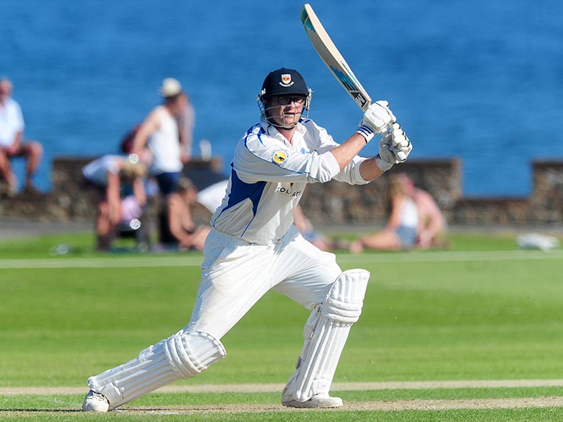 Liam Lewis - runs twice over against Wiltshire<br>credit: Tom Sandberg / www.ppauk.com