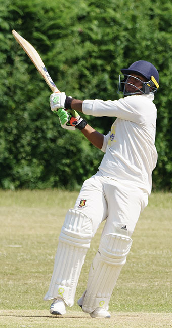 Elliott Moses pulls a ball for four