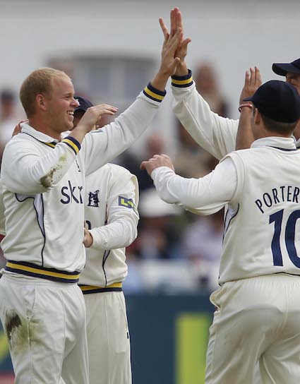 Chris Metters celebrates taking a wicket for Warwickshire â€“ Picture: Pinnacle Photo Agency